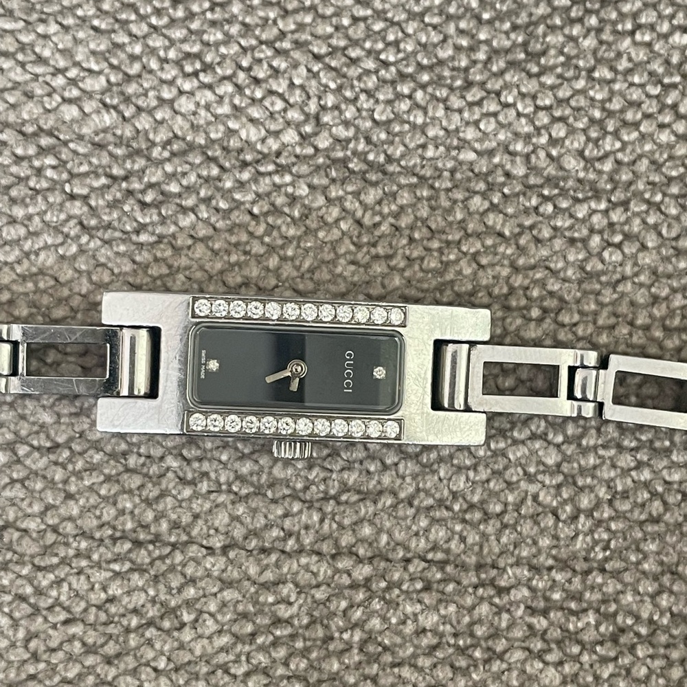 Gucci women watches with diamond full cut, some scratches